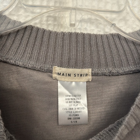 Short fluffy gray sweater - Picture 3 of 4